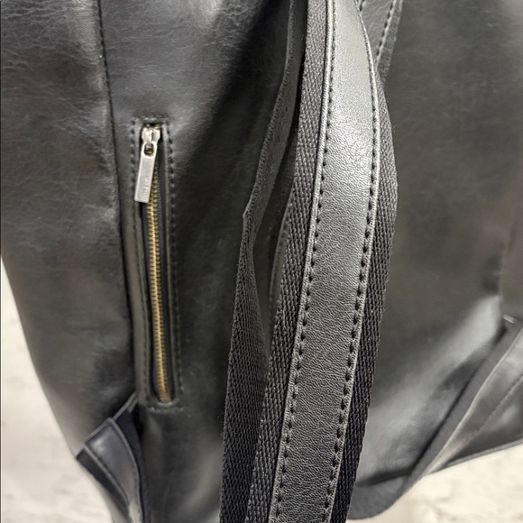 Matt & Nat Backpack - Picture 8 of 10